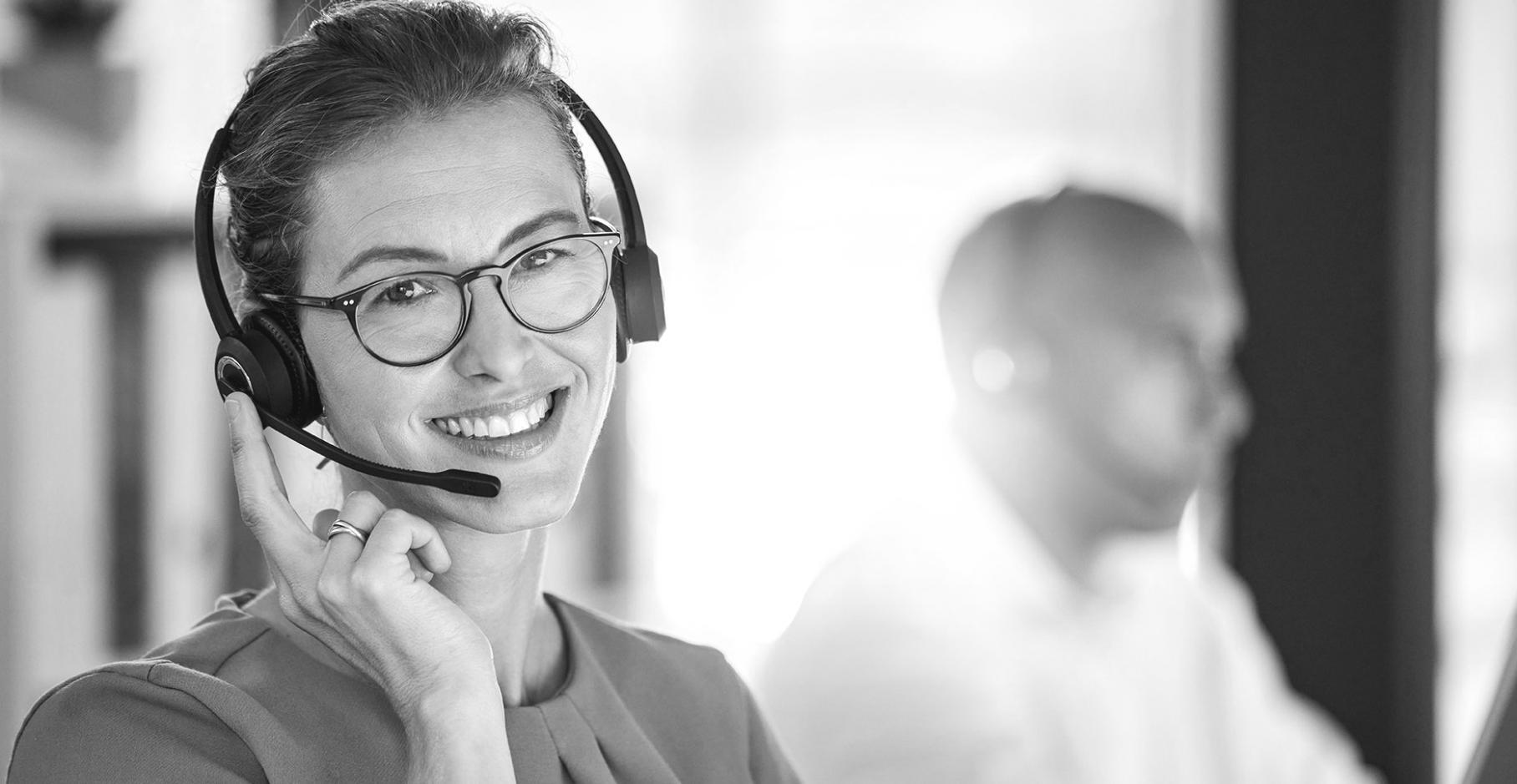 Zwei Teilnehmer üben aktive Gesprächstechniken in einer realitätsnahen Übungssituation