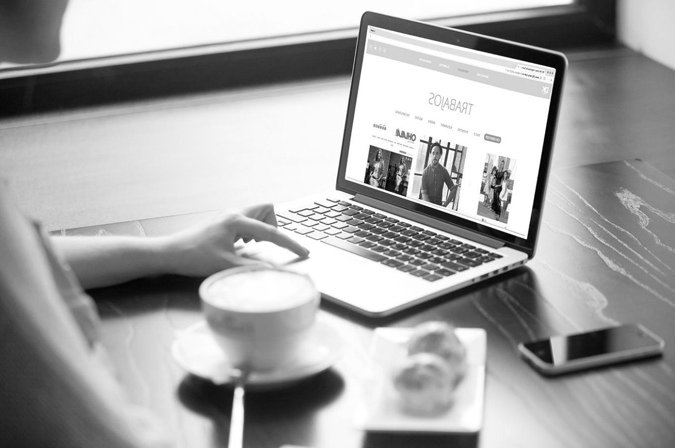 Teilnehmer bei einer praktischen Übung zur Gesprächsführung